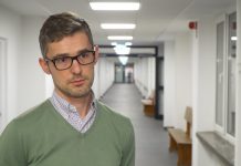 Zaawansowane algorytmy stosowane przez zespoły naukowców mogą niebawem trafić do smartfonów. Będą pomagać w walce z pandemią