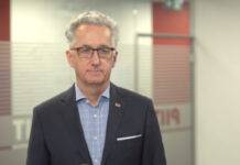 Rośnie akceptacja Polaków dla rozwoju telekomunikacji, w tym 5G. Wciąż jednak pokutuje wiele mitów na temat pola elektromagnetycznego